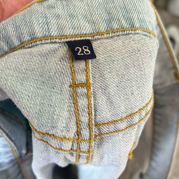 New nwt Carmar vintage patch cutoff Jean shorts - Picture 8 of 9